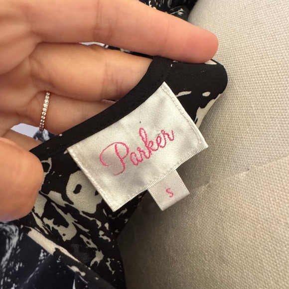 Parker Women's Dress Small Black White Print Ruched Cold‎ Shoulder Short Mini - Picture 2 of 7